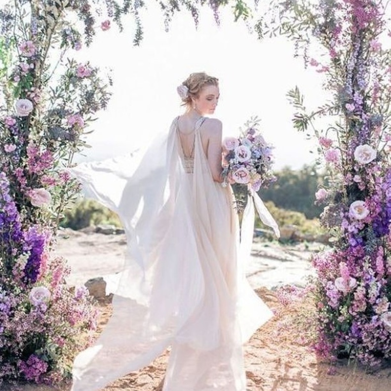  زينة حفل الزفاف باللون البنفسجي