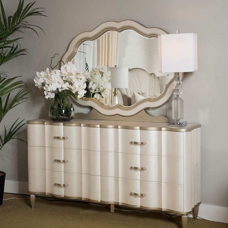 طقم سرير من Cal King المُنجد