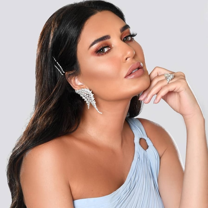 من تتفوق على الأخرى بأسلوبها الجمالي؟