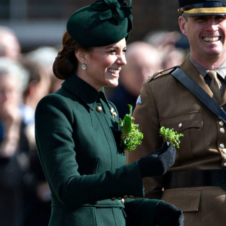 كيت ميدلتون بإطلالة أنيقة باللون الأخضر من تصميم ألكسندر ماكوين