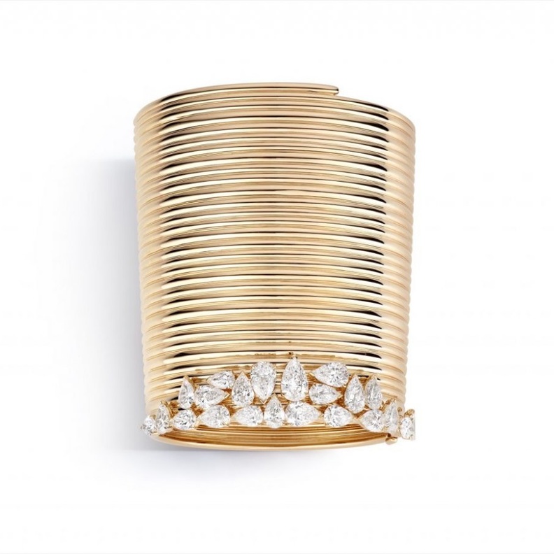 أقراط من دي غريسوغونو De Grisogono