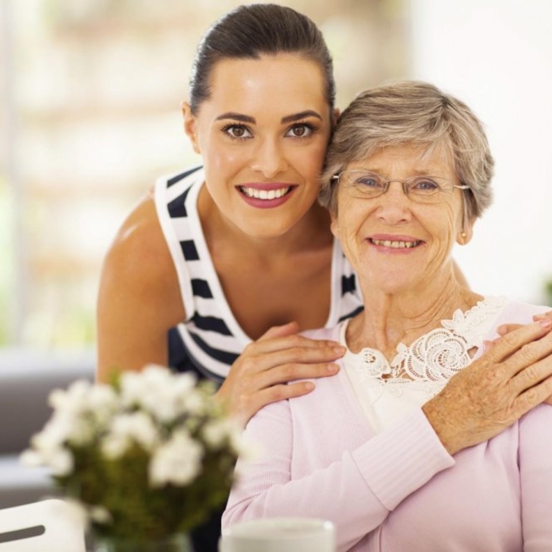 ساعدي عريسك في انتقاء هديته لأمك