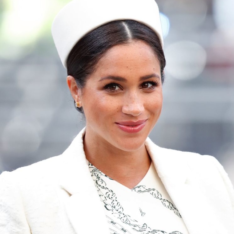 أحمر شفاه زهري في عيد الام 2019 بأسلوب الأميرة ميغان ماركل