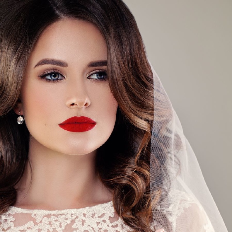 الباودر الحر يخفف من امتداد الكحل بين خطوط البشرة