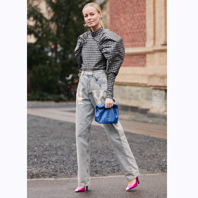 اطلالة عصرية وأنيقة في موديلات البلايز ذات الأكمام المنفوخة