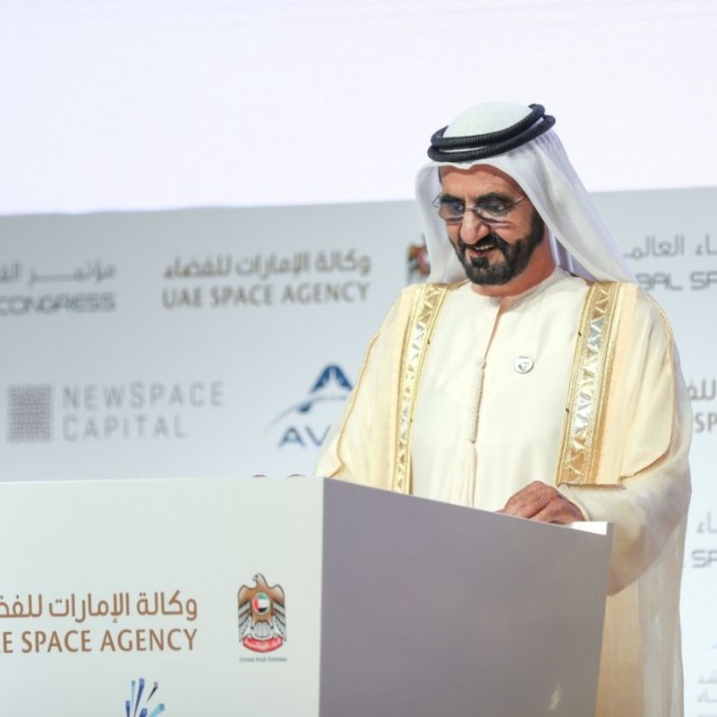 الشيخ محمد بن راشد يوجه بصناعة أول قمر صناعي عربي مشترك