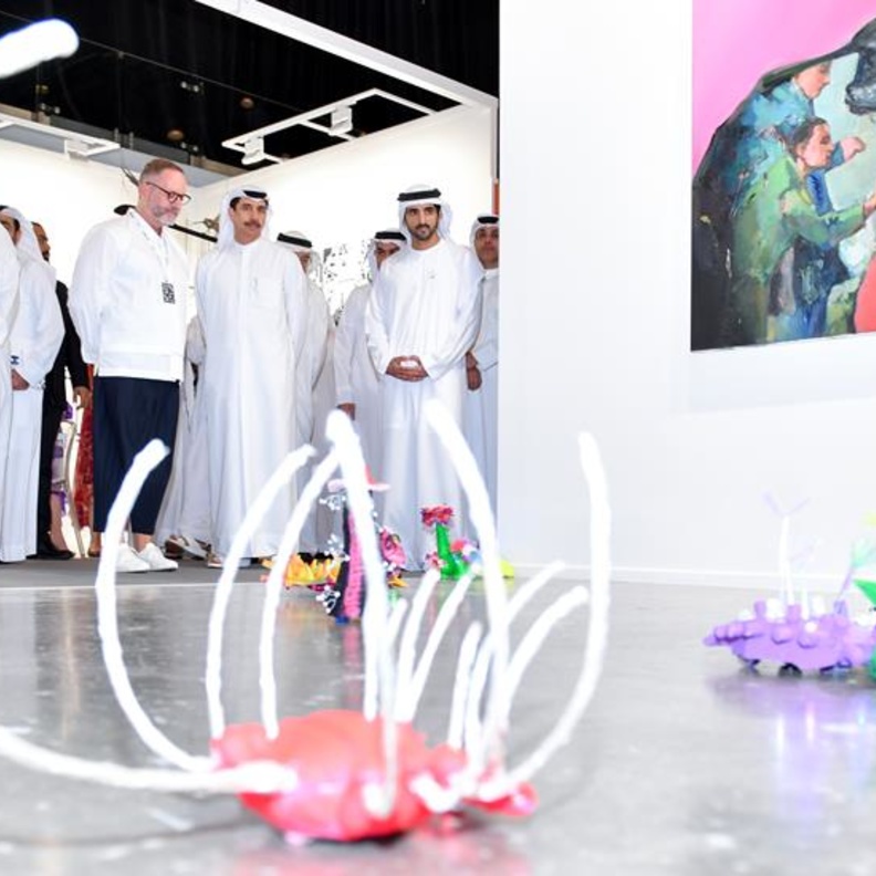 حمدان بن محمد يزور آرت دبي