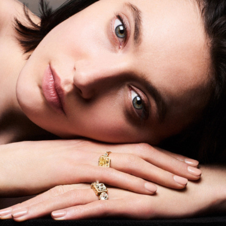 دبل من Anna Sheffield