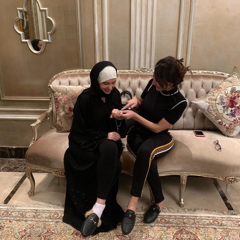 الفنانة دينا تكشف حقيقة زواجها