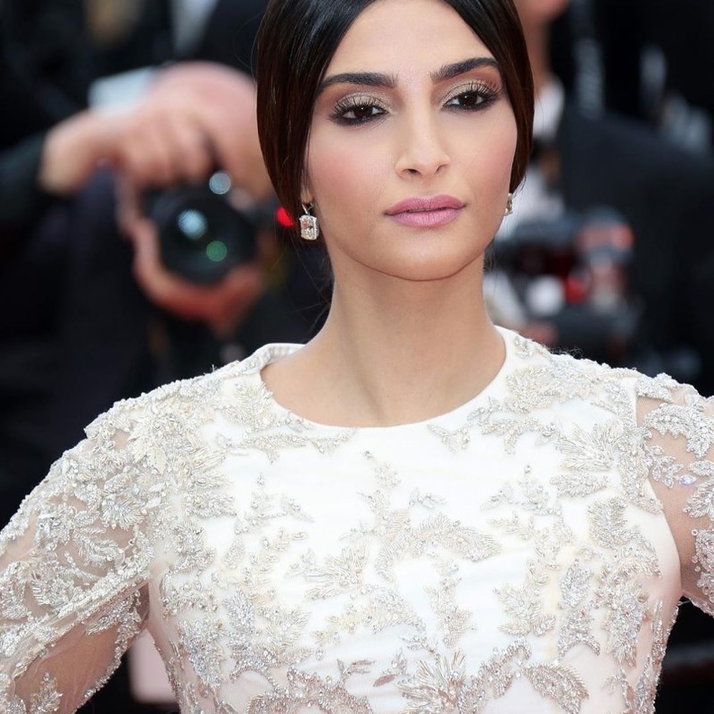 مكياج يبرز جمال العينين في  Cannes Film Festival 2016
