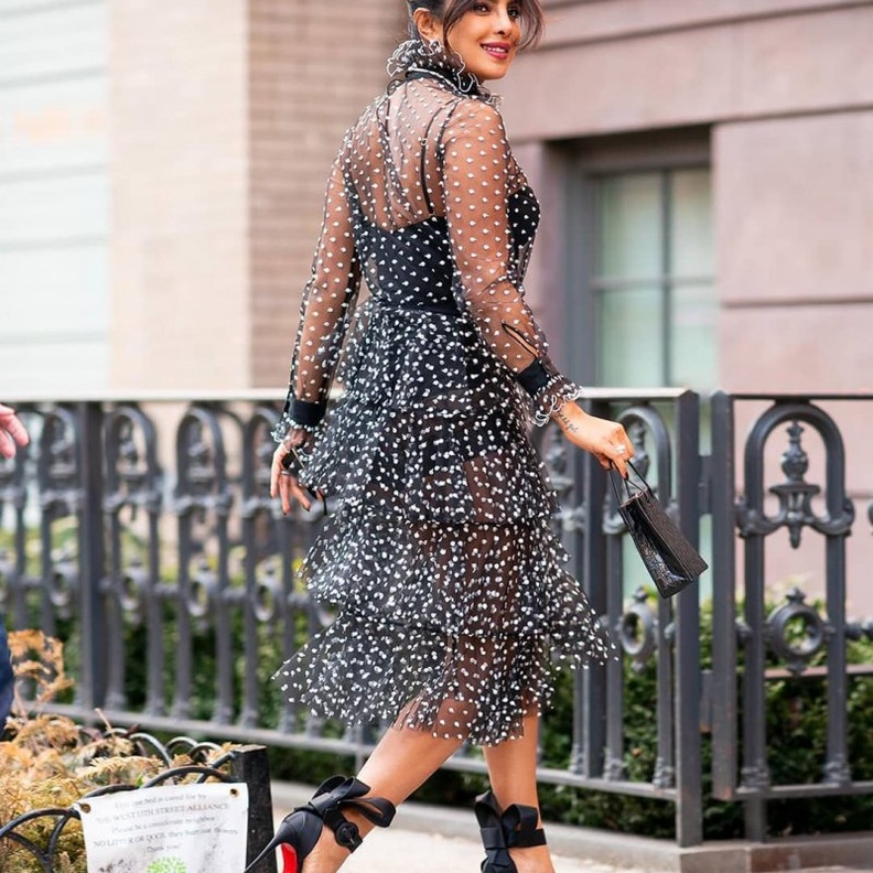 بريانكا شوبرا بإطلالة عصرية وأنيقة في نيويورك