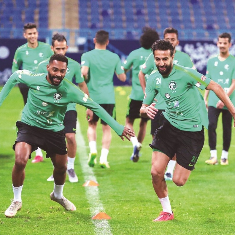 منتخب الإمارات يستضيف السعودية