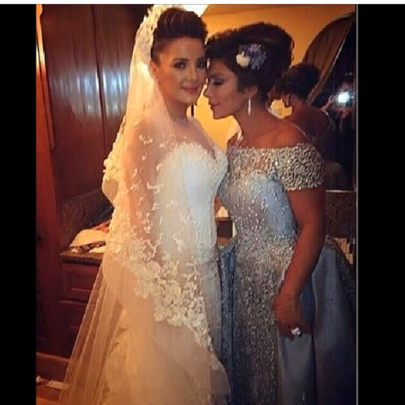 اصالة مع ابنتها في يوم زفافها