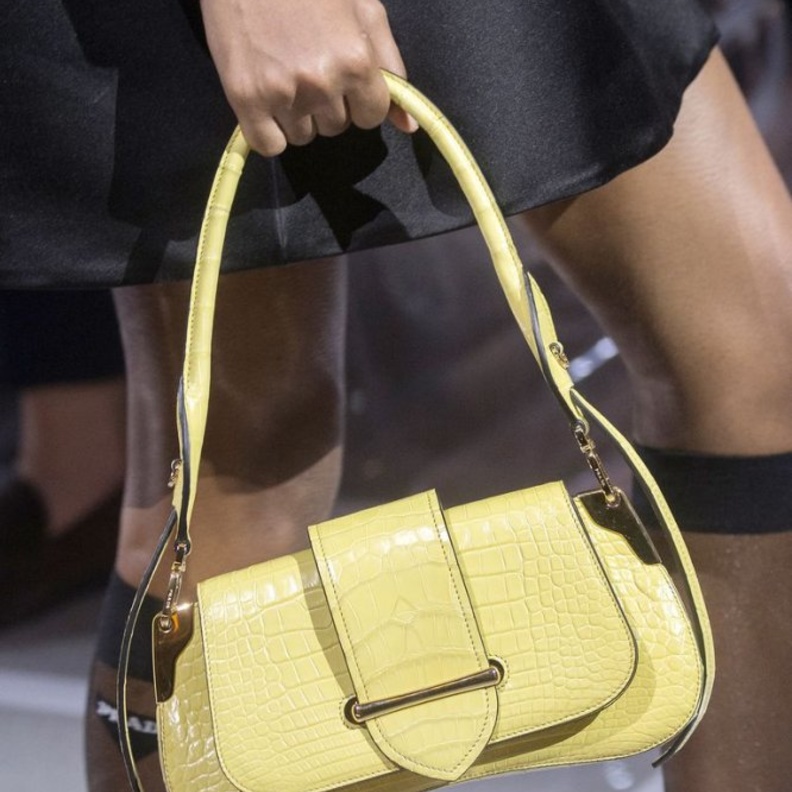 Alexander McQueen حقيبة يد باللون الذهبي المعدني 