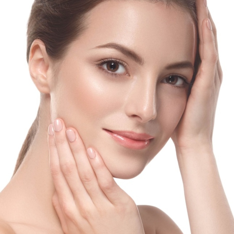 زيت التوت البري يمنح النضارة للبشرة