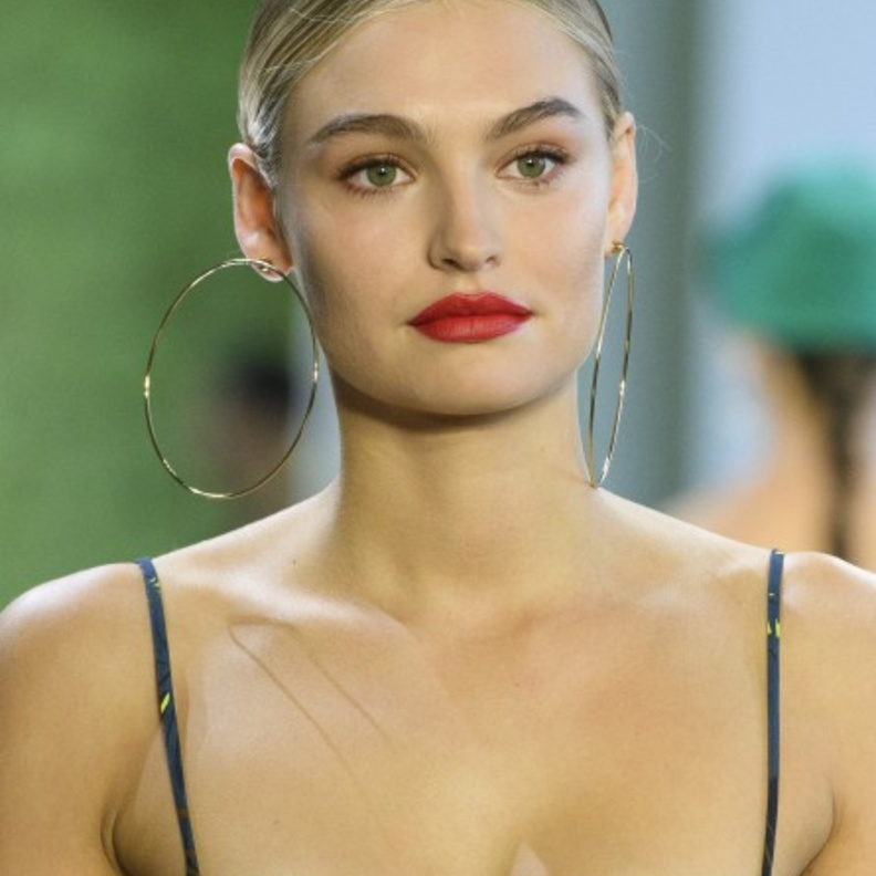  اختاري أحمر الشفاه المرطب