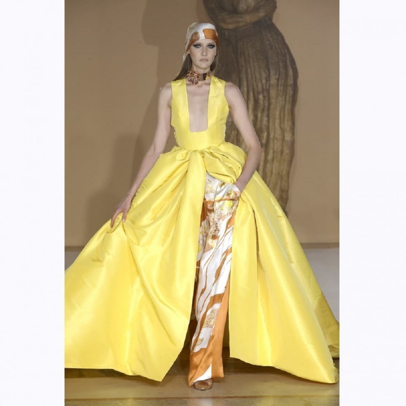 فساتين باللون الأصفر