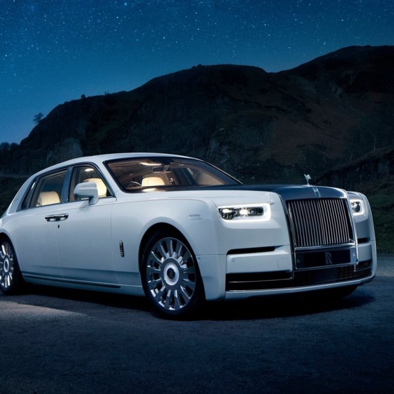 كشفت شركة رولز رويس النقاب عن نسخة خاصة من سيارتها فانتوم Phantom 