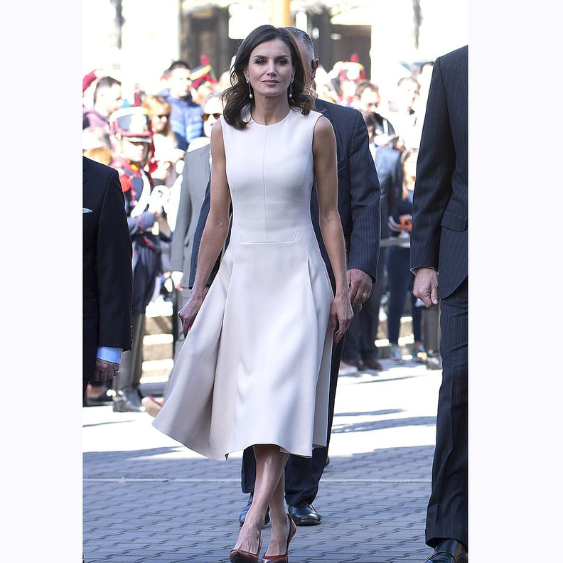 إطلالة كل من الملكة ليتيزيا وسيدة أرجنتين الأولى كانت متناسقة