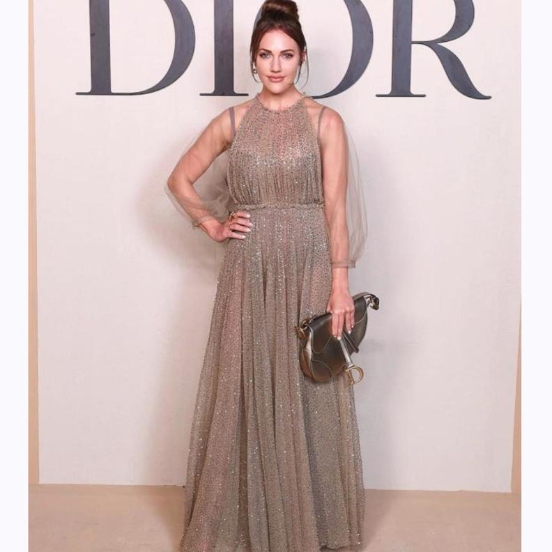 مريم اوزرلي باطلالة جذابة وهادئة من ديور