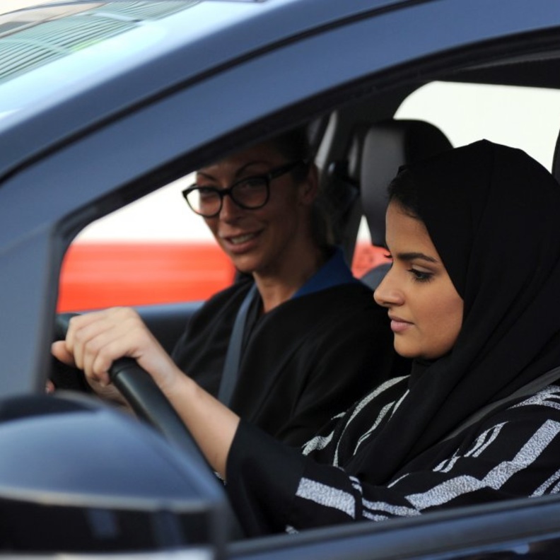 استخدمي أنظمة القيادة الآلية في سيارتك إن وجدت