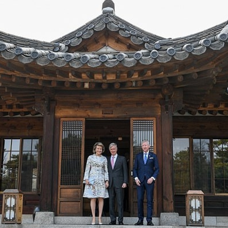 الملك فيليب شارك في مراسم الشاي التقليدية