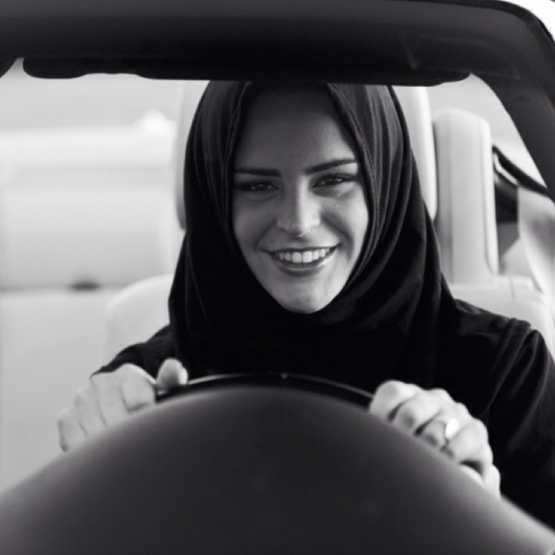 التمتع بصحة جيدة وعدم المعاناة من أمراض وعاهات تمنع من قيادة السيارة