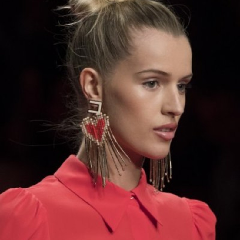 أحدث تسريحات الشعر المرفوعة