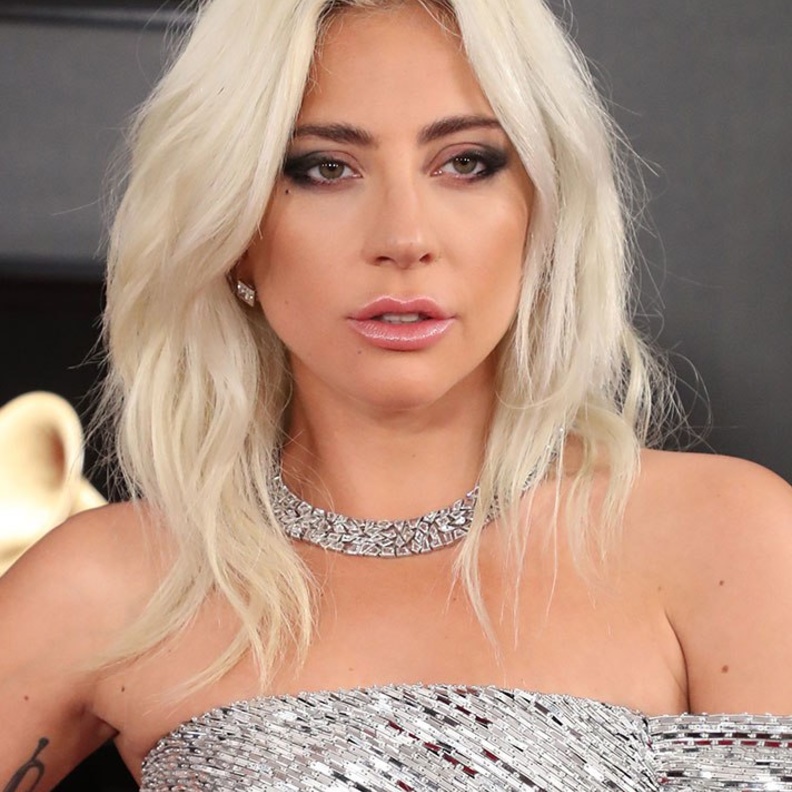 أناقة ليدي غاغا بمجوهرات نيل لاينNeil Lane