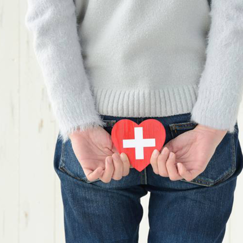 يختلف الباسور عن الناسور في الأسباب والأعراض و العلاج