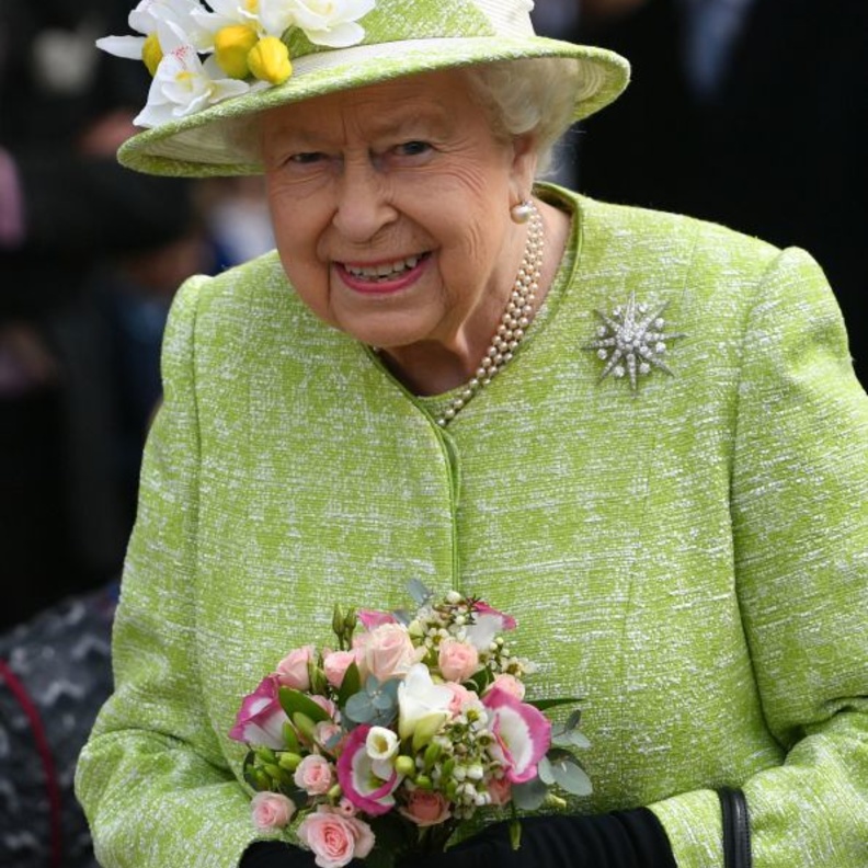 ملكة بريطانيا تزور مزرعة لخيول السباق في سومرست