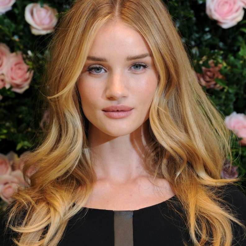 تسريحات شعر ويفي مناسبة للشعر الطويل