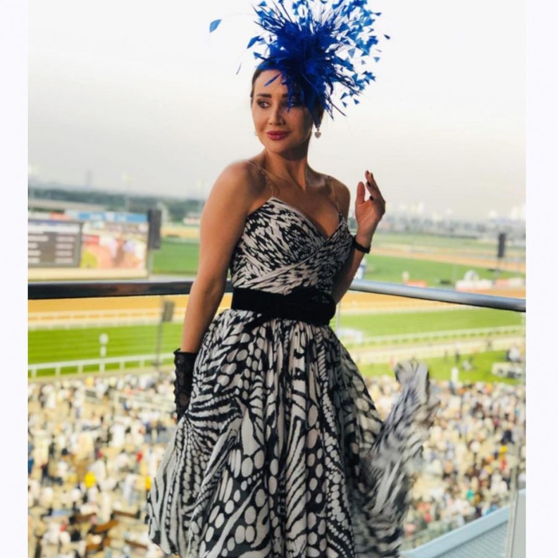 إختارت بعض الحاضرات القبعة الكلاسيكية بينما فضّلت أخريات التصاميم الغريبة