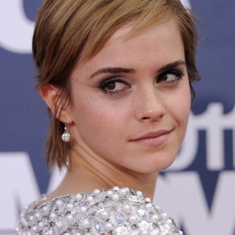 إيما واتسون بتسريحات الشعر القصير