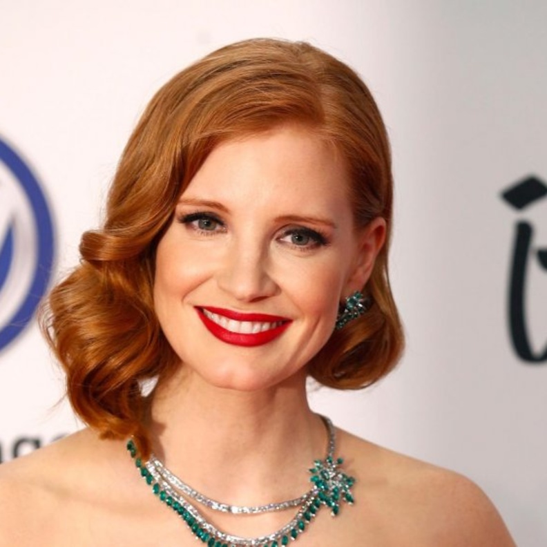 جينيفر شاستين بمكياج كلاسيكي بسيط