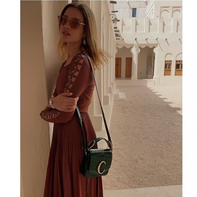 Natalia Vodianova بحقيبة "كلويه" Chloé الجديدة 