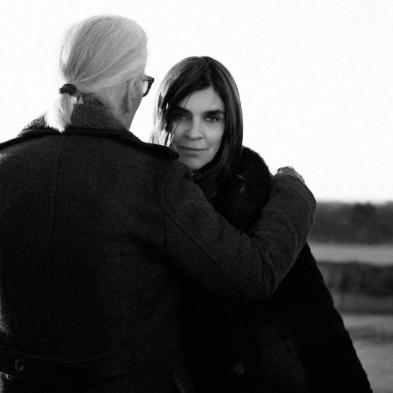 أعلن دار كارل لاغرفيلد عن تعاونه مع المصممة كارين روتفيلد كمستشارة للموضة