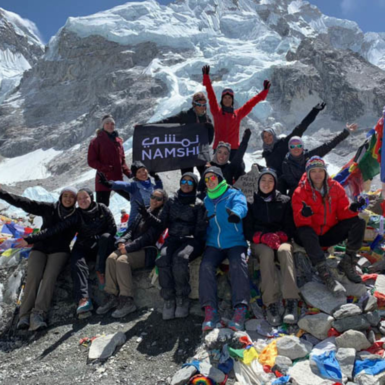 نمشي تحتفل بنجاح فريق "انقذوا الحجاب" في تسلق مخيم قاعدة إيفرست