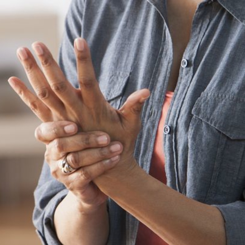 العمل المكتبي يسبب إرهاق للمفاصل