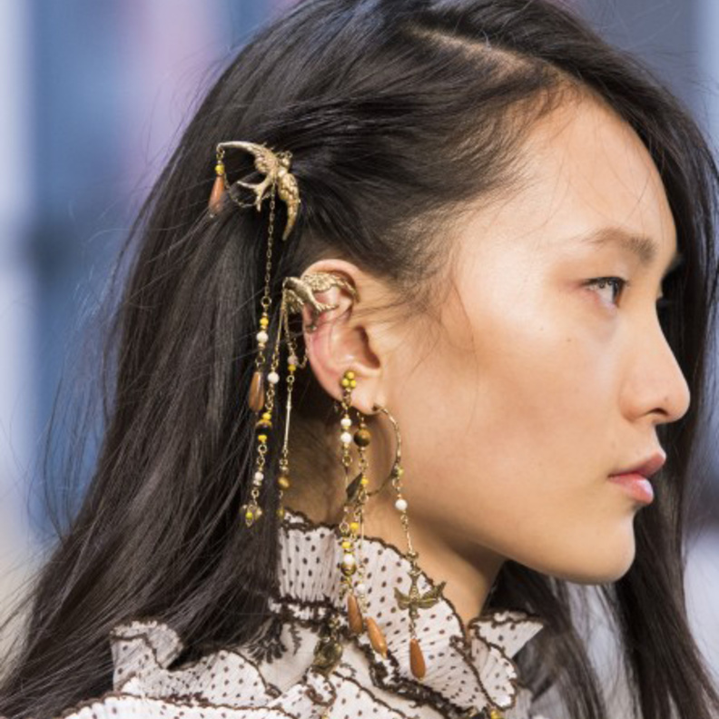  البروش احدث موضة في اكسسوارات الشعر لربيع 2019 من Antonio Grimaldi