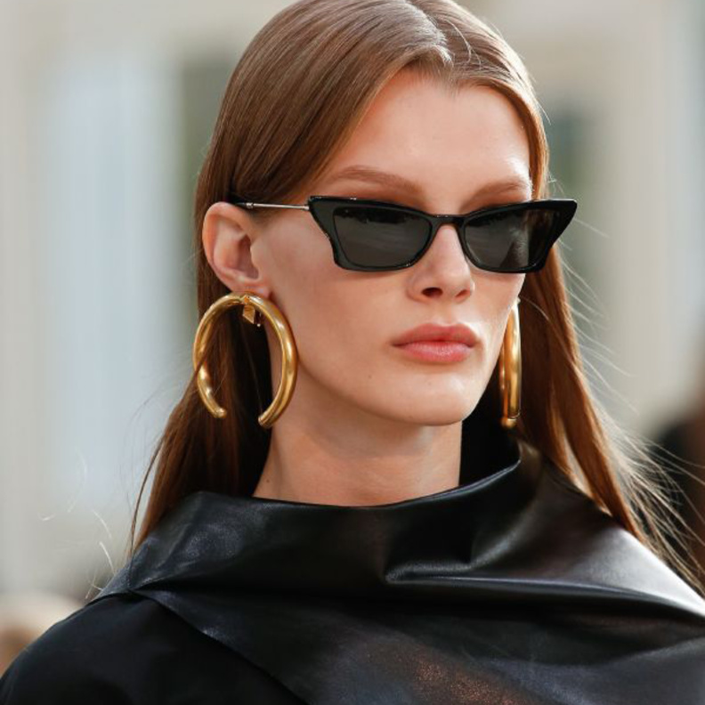  نظارات شمسية على شكل قلب من Balenciaga