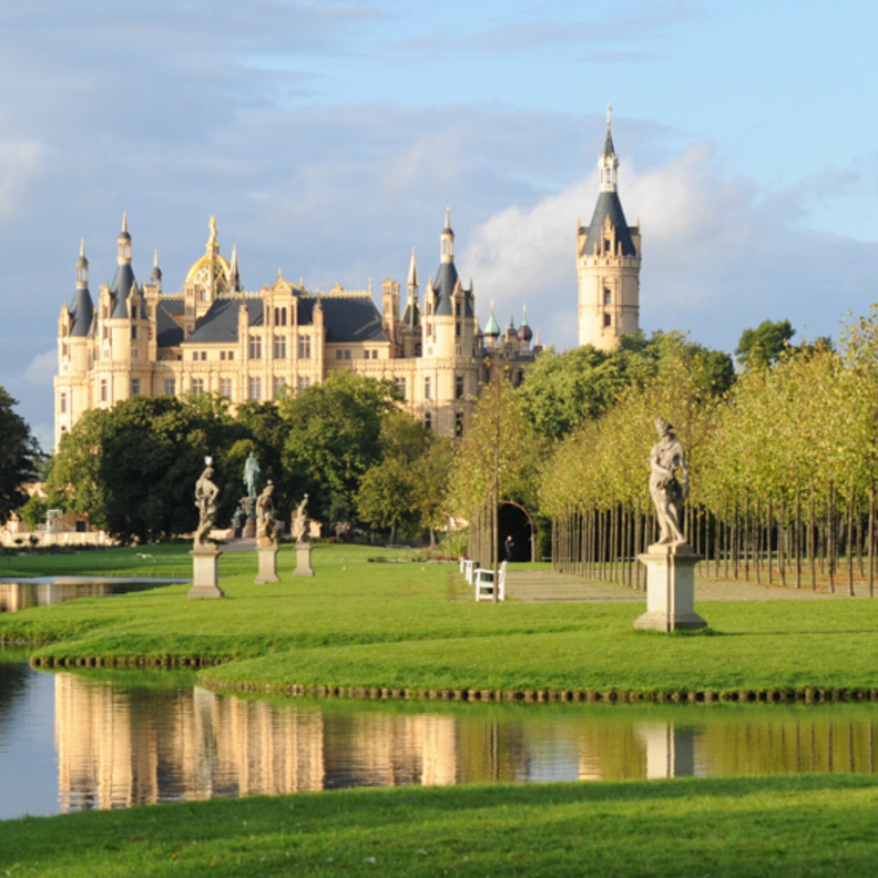 Burg Eltz من بعيد