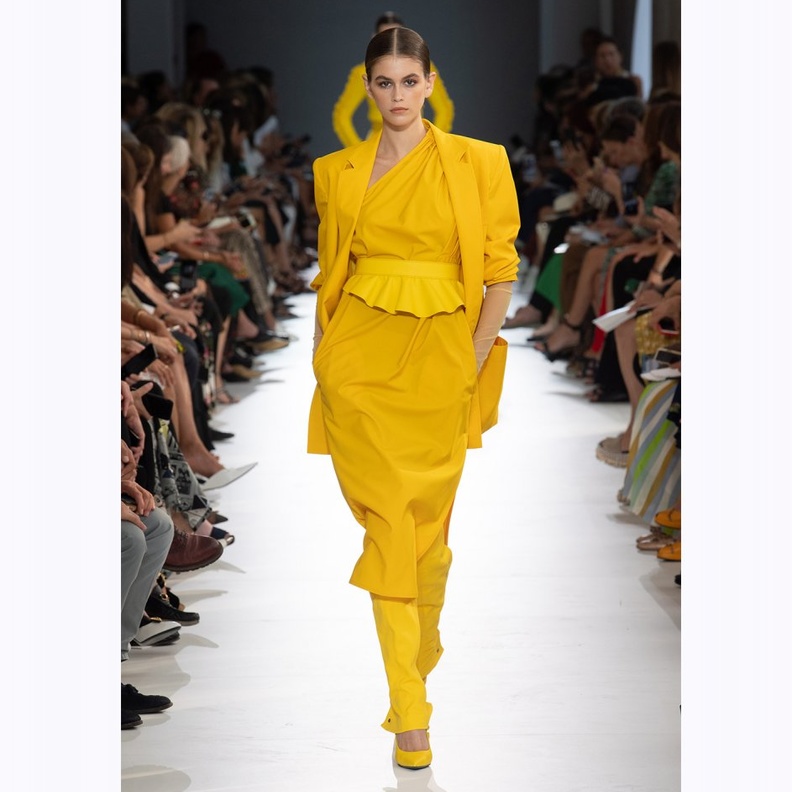 اللون الاصفر