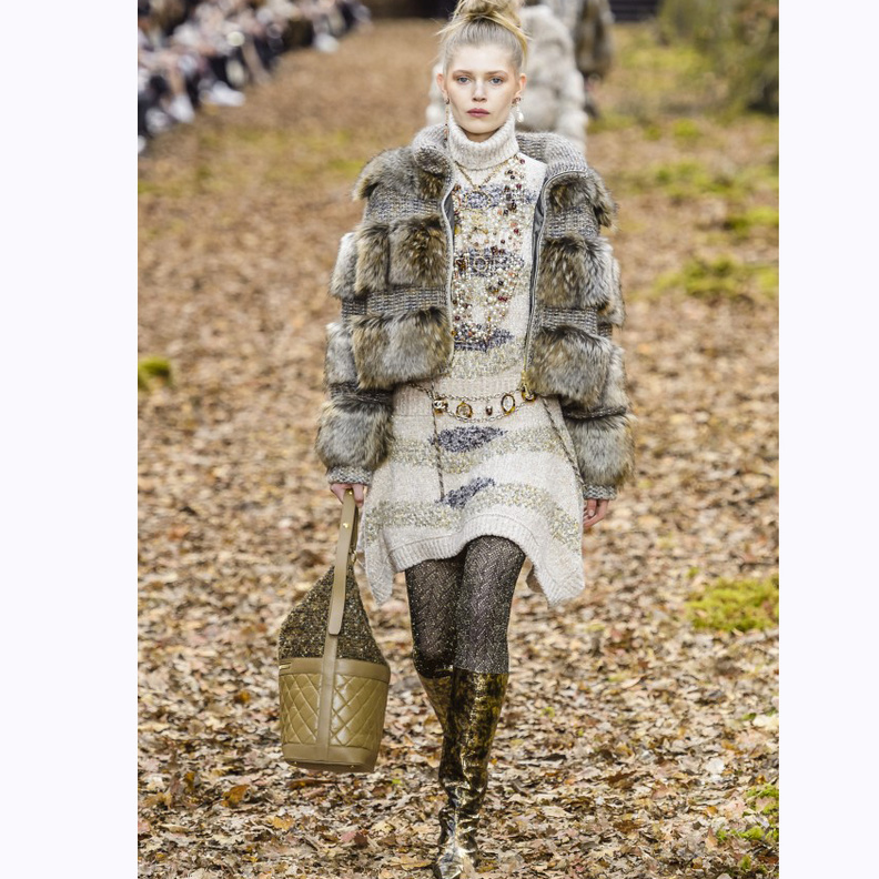 معطف طويل من الفرو الطبيعي من Acne