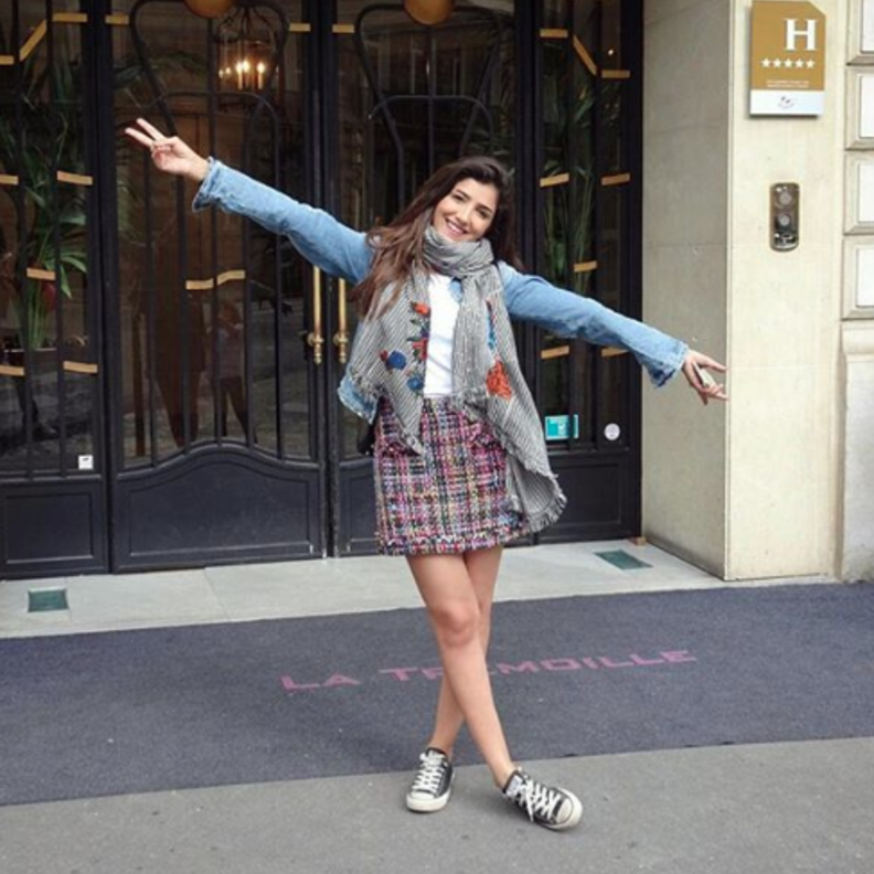  اطلالة شبابية نسقتها مي عمر لأحد المشاوير المسائية