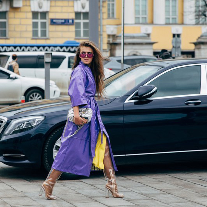 إطلالة أنيقة بمعطف بنقشة المربعات