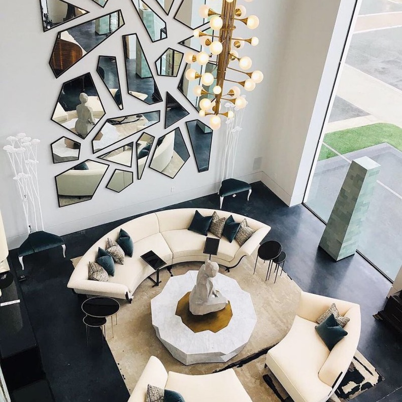 أثاث مودرن من B&B لغرفة معيشة عصرية