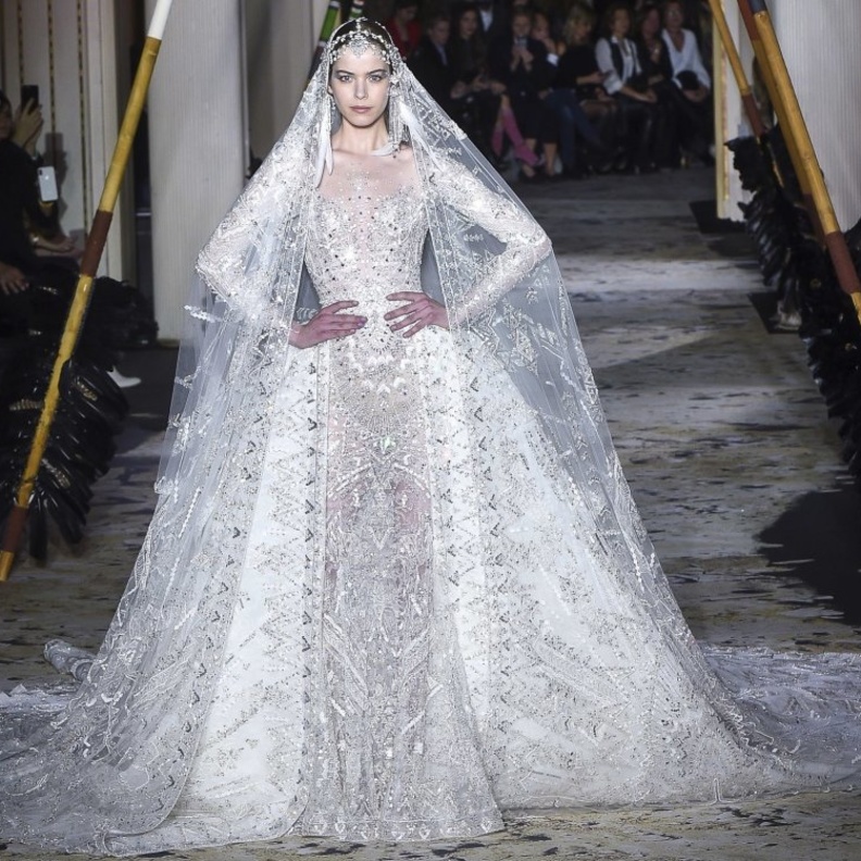 الطرحة تُكمل جمال الفستان وتُبرز أناقته