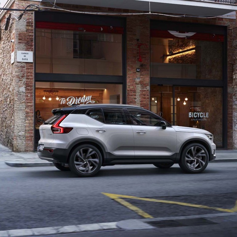 مواصفات كروس أوفر كهربائية من فولفو