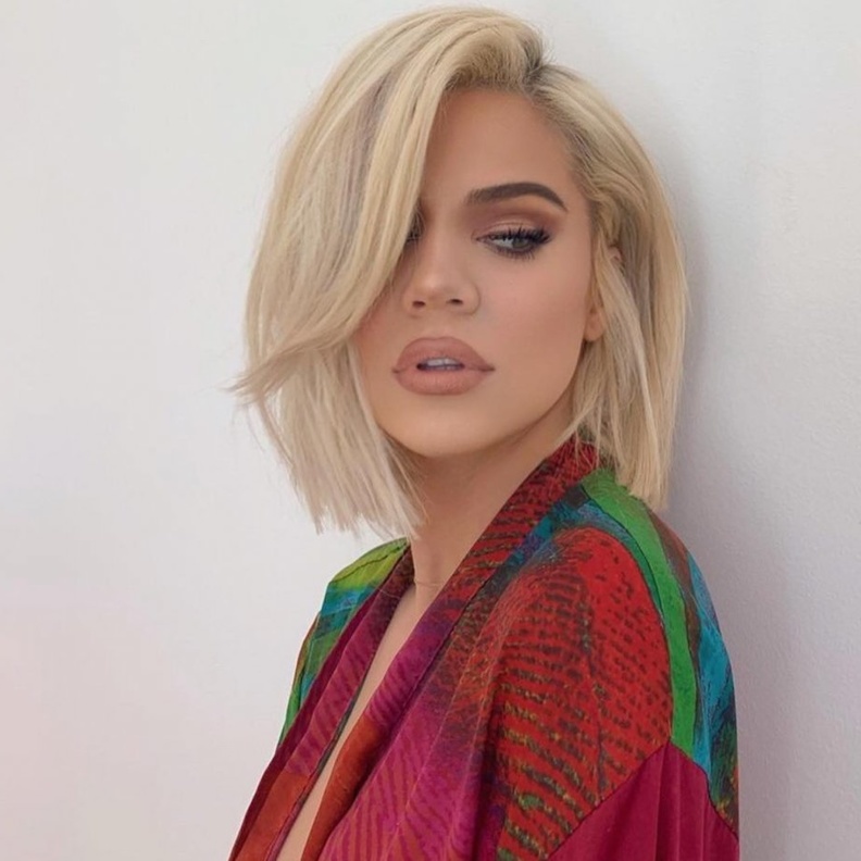 أجدد تسريحات الشعر الأشقر الكاري من وحي Khloe Kardashian